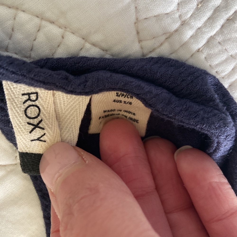 Navy Roxy coverup - Picture 4 of 4